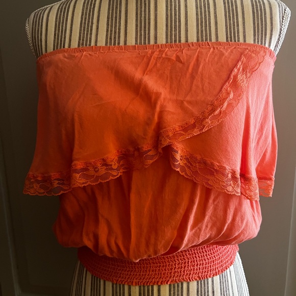 🔥🔥BUNDLED TOPS🔥🔥 - Picture 4 of 7